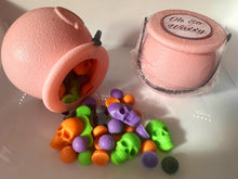 Load image into Gallery viewer, Witches Cauldron with Scoopies &amp; Skulls Wax Melts - Choice of Scents
